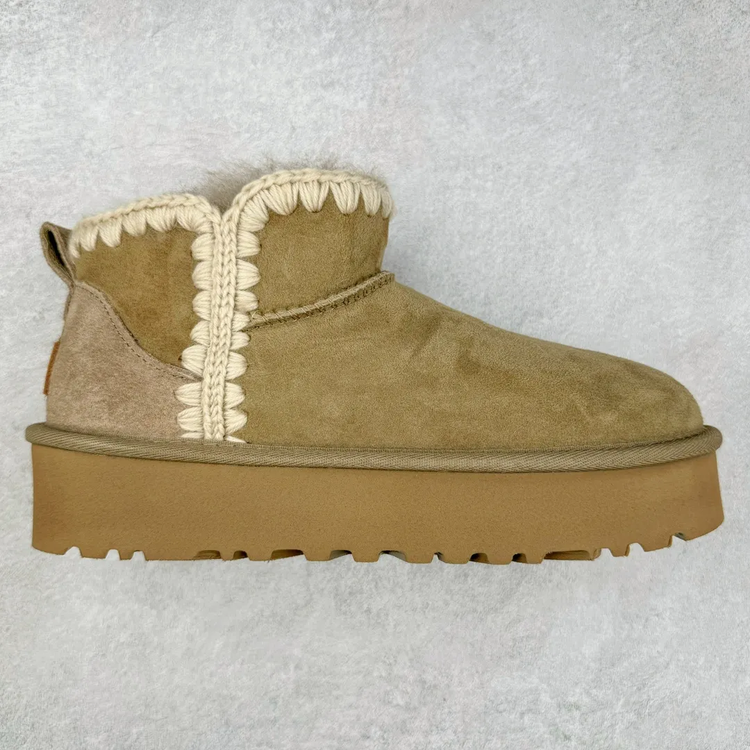 Pick up locally 💰520 UGG 6109G classic wooden buckle autumn and winter sheep fur all-in-one snow boots. All shoes are made from ZP. Longfeng A-grade Australian imported sheep fur all-in-one women's boots. Brand OEM production line. Fully follow the ZP process. Original pattern maker of the OEM. Adhering to the principle of no original shoes and no development selection. Pay attention to every detail. The most authentic version on the market TREADLITE "Light Wing" technology outsole Lightweight/durable/flexible/pile size: 35 36 37 38 39 40 Coding: by2936090
